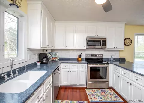 8360 Estate Dr, Gloucester, VA 23061 photo 16