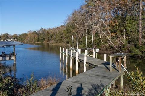 524 Long Point Ln, Topping, VA 23169 photo 3