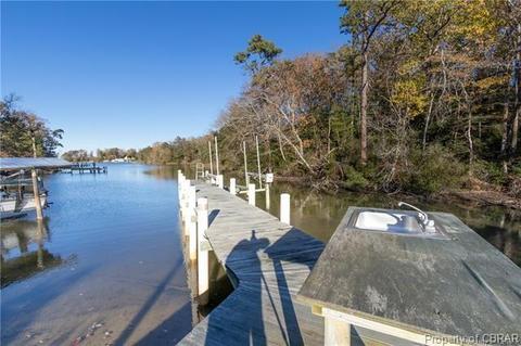 524 Long Point Ln, Topping, VA 23169 photo 4