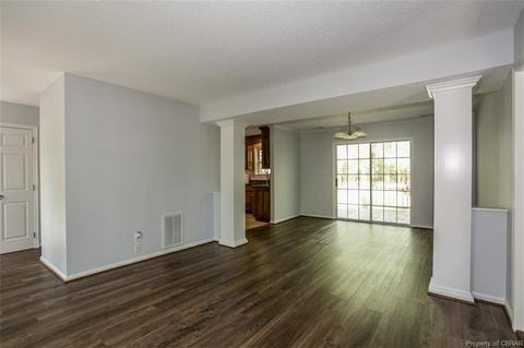 8354 Adams Ct, Gloucester, VA 23061 photo 4