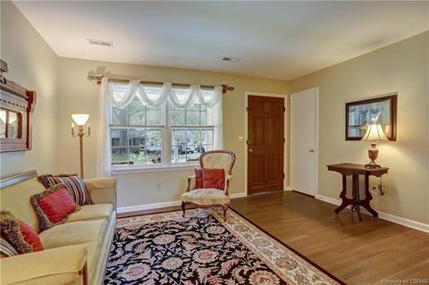 1743 Laurel Dr, Gloucester Point, VA 23062 photo 5