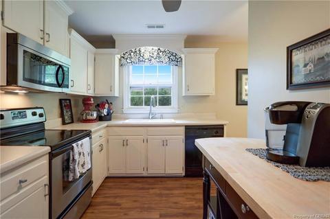 1743 Laurel Dr, Gloucester Point, VA 23062 photo 12
