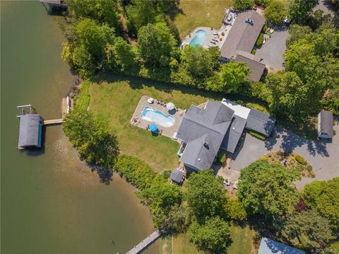 104 Pine Crest Cir, Deltaville, VA 23043 photo 3