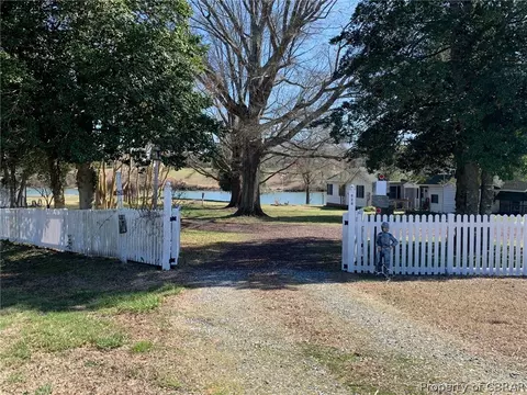 628 Millers Rd, Topping, VA 23169 photo 6