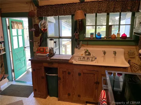 628 Millers Rd, Topping, VA 23169 photo 13