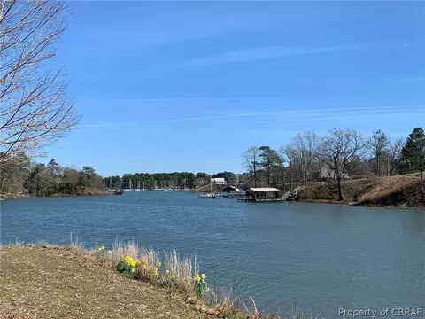 628 Millers Rd, Topping, VA 23169 photo 2