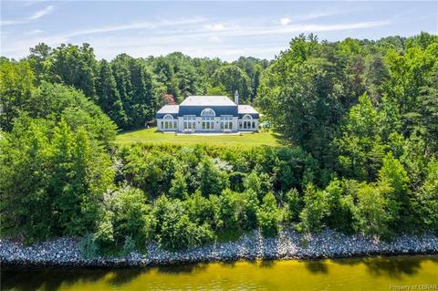 385 Waddy Dr, Weems, VA 22576 photo 9