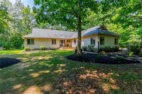 2920 Summerhurst Dr, Midlothian, VA 23113 photo 2