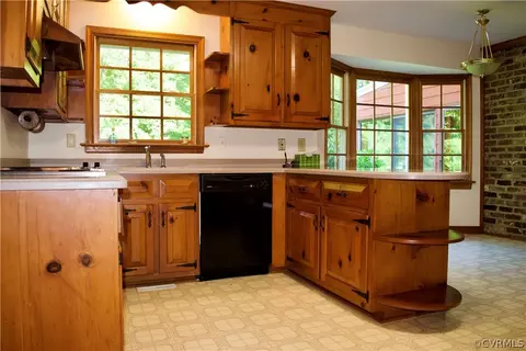 9501 Trails End Rd, Midlothian, VA 23112 photo 9