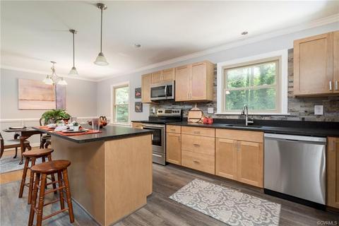 9521 Trails End Rd, Midlothian, VA 23112 photo 6