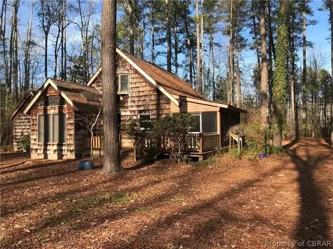 5873 Crockett Ln, Gloucester, VA 23061 photo 2