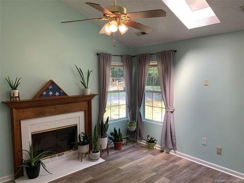 8382 Kitchener Dr, Gloucester, VA 23061 photo 6