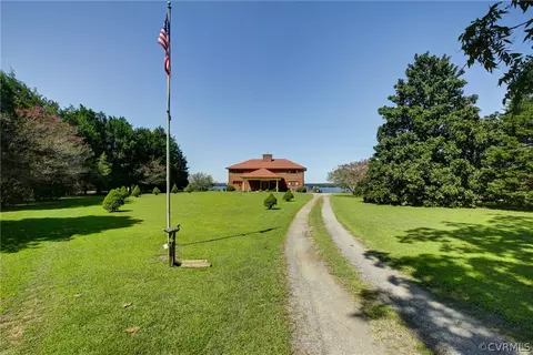 11792 Deep Point Ln, Gloucester, VA 23061 photo 1