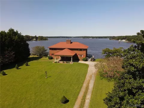 11792 Deep Point Ln, Gloucester, VA 23061 photo 4