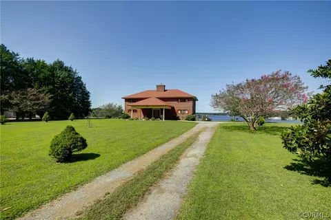 11792 Deep Point Ln, Gloucester, VA 23061 photo 3