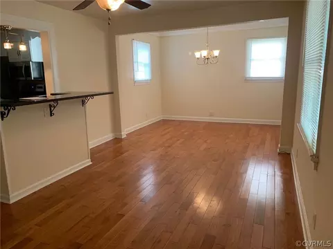 712 Forest View Dr, Richmond, VA 23225 photo 3