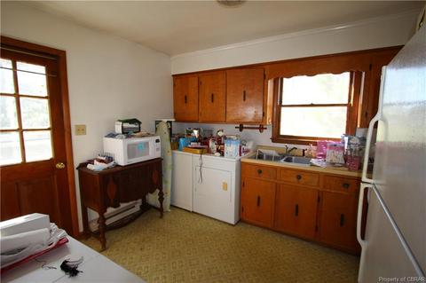 668 Ivison Ln, Onemo, VA 23130 photo 9