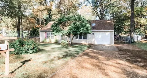 7449 Matoaka Ave, Gloucester Point, VA 23062 photo 2
