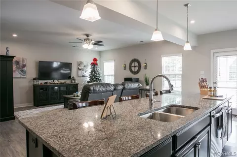 9213 Miranda Ln, Midlothian, VA 23112 photo 5