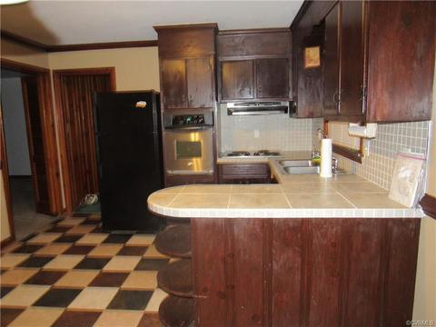607 Dixon Dr, Richmond, VA 23224 photo 3