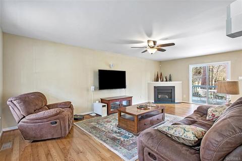 1607 Upperbury Dr, Midlothian, VA 23114 photo 7