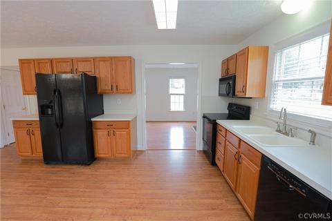8153 Burnside Ct, Mechanicsville, VA 23116 photo 12