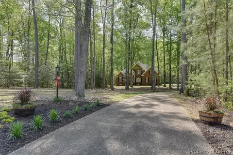 7616 S Shore Dr, Gloucester, VA 23061 photo 2