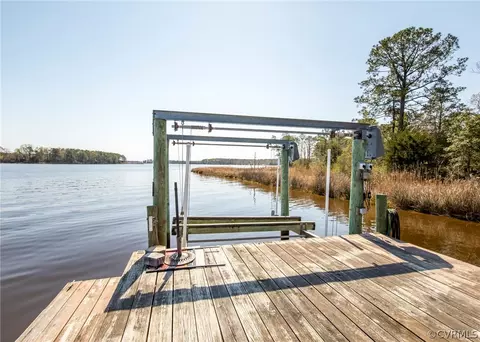 6433 Holly Trl, Gloucester, VA 23061 photo 8