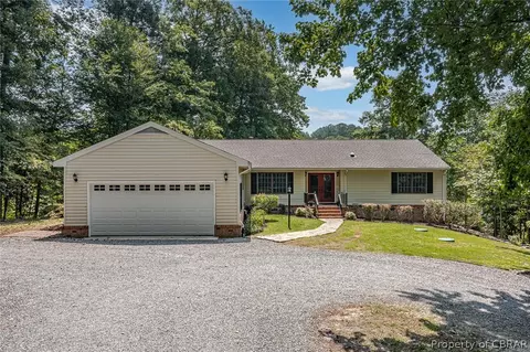 279 Peake Rd, Weems, VA 22576 photo 4