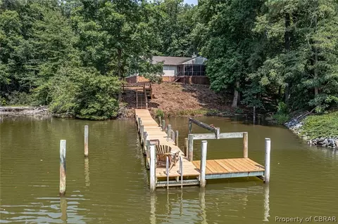 279 Peake Rd, Weems, VA 22576 photo 1