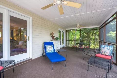 279 Peake Rd, Weems, VA 22576 photo 7