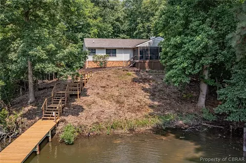 279 Peake Rd, Weems, VA 22576 photo 5