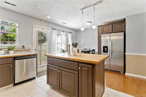 172 Corwin Cir, Hampton, VA 23666 photo 2