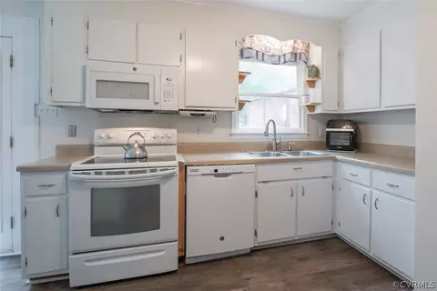 2406 Brookforest Rd, Midlothian, VA 23112 photo 13