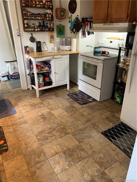 413 E North St, Wakefield, VA 23888 photo 2