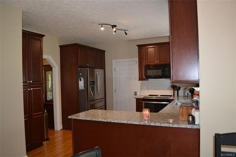 631 Greyshire Dr, Chester, VA 23836 photo 4