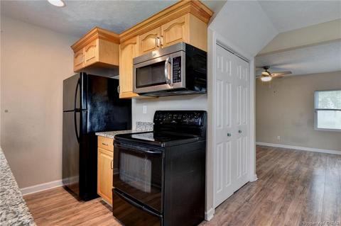 631 Lee St, Hampton, VA 23666 photo 12