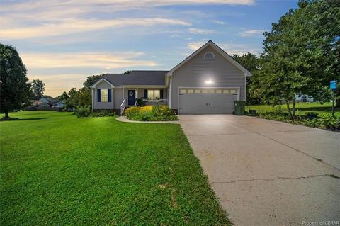 7412 Cox Cir, Gloucester, VA 23061 photo 1