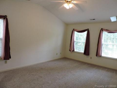 8286 Hamilton Dr, Gloucester, VA 23061 photo 16