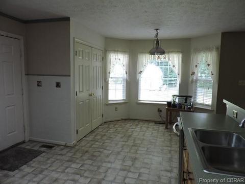 8286 Hamilton Dr, Gloucester, VA 23061 photo 7