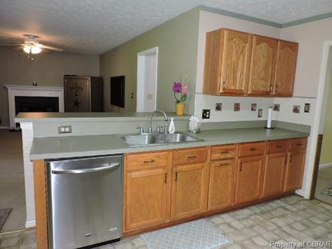 8286 Hamilton Dr, Gloucester, VA 23061 photo 5
