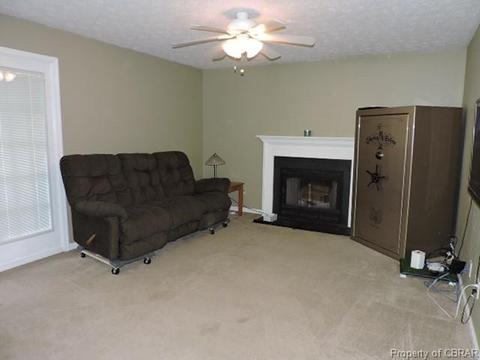8286 Hamilton Dr, Gloucester, VA 23061 photo 10