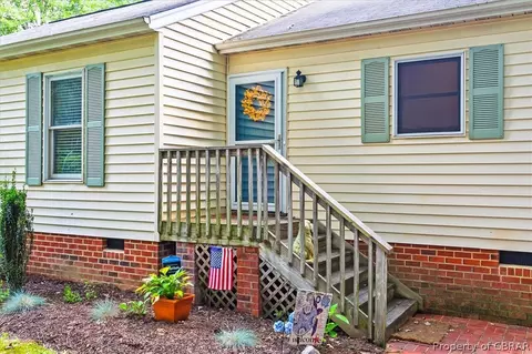 11819 Harcum Rd, Gloucester, VA 23061 photo 2