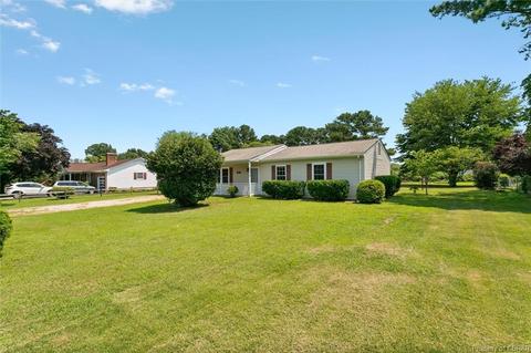 1875 Highland Dr, Gloucester Point, VA 23062 photo 3