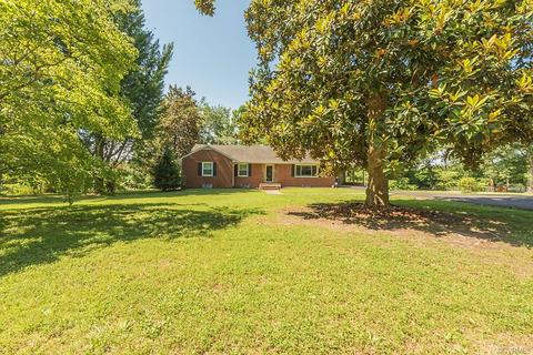 80 School St, Alberta, VA 23821 photo 2