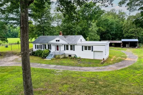 12451 Bumpy Hollow Ln, Hanover, VA 23069 photo 2