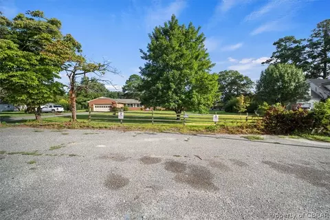7783 Jordan Rd, Gloucester Point, VA 23062 photo 3