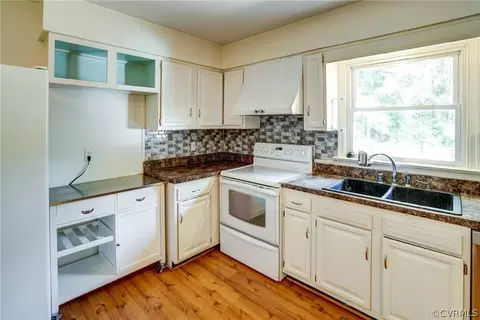 2811 Delfin Rd, Midlothian, VA 23112 photo 14