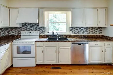 2811 Delfin Rd, Midlothian, VA 23112 photo 12