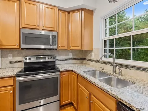 409 Creekwillow Dr, Midlothian, VA 23113 photo 9